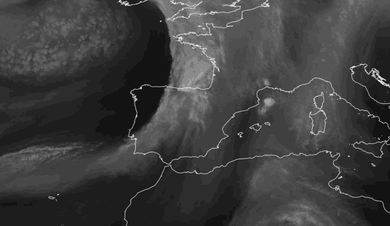 Satèl·lit de vapor d'aigua, darreres hores: animació de satèl·lit de vapor d'aigua amb una massa d'aire sec que s'estén sobre la península i franges d'humitat al mediterrani occidental, sense incidència directa sobre Catalunya.