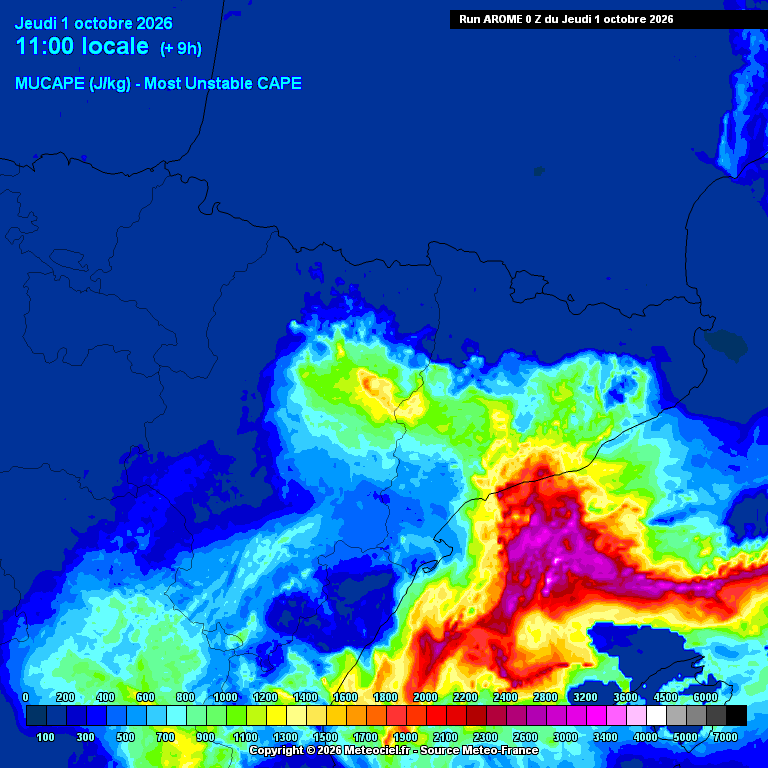 Energia convectiva disponible (MUCAPE), hora a hora: energia potencial acumulada molt alta a les comarques de l'Ebre i al litoral central i sud, amb valors elevats a la resta del territori que afavoreixen la formació de tempestes intenses durant la tarda.