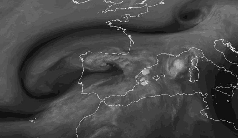 Satèl·lit de vapor d'aigua, darreres hores: masses d'aire sec dominen en alçada sobre la península mentre la humitat pròpia de nivells mitjans es concentra al golf de Lleó i nord de l'atlàntic sense repercussió directa per a Catalunya.